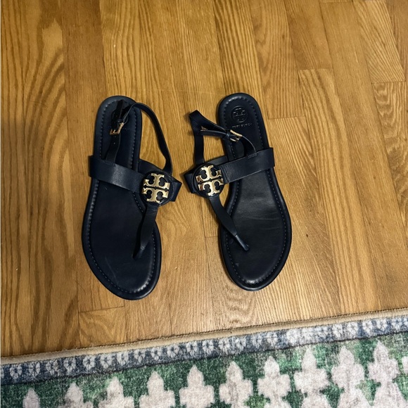 Tory Burch Bryce Leather Flat Thong Sandal - Picture 5 of 5